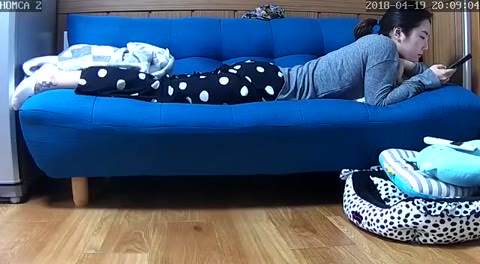 超絶美女はソファーの角で擦り付けオナニーの習慣持ち他全4名