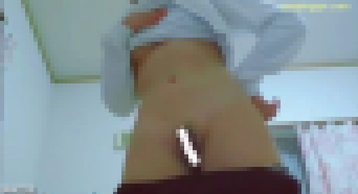 生理中にもかかわらずサービス満天なメガネっ娘ちゃんのエロ配信